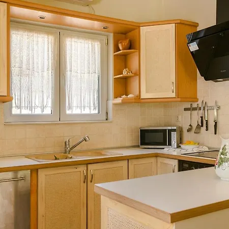 Aspasia * كاتيليوس