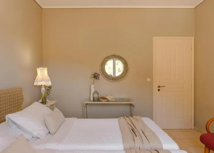 Aspasia * كاتيليوس